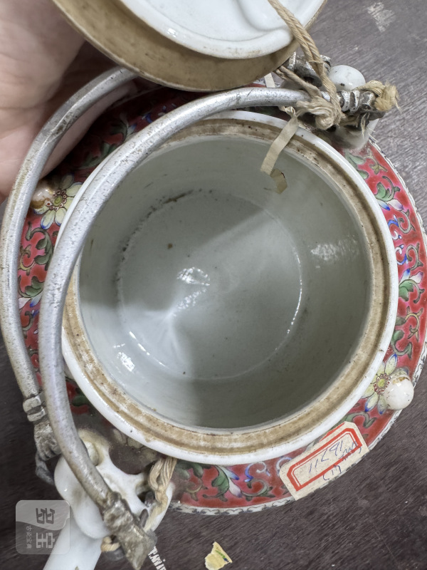 清 粉彩花卉纹提梁壶 - 图8